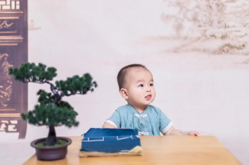 龙岩怀孕肚子中间凹两边凸